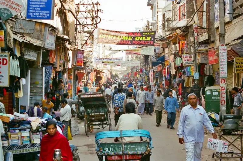 paharganj-main-bazaar-tourist-attraction-center-new-delhi-india-30159820